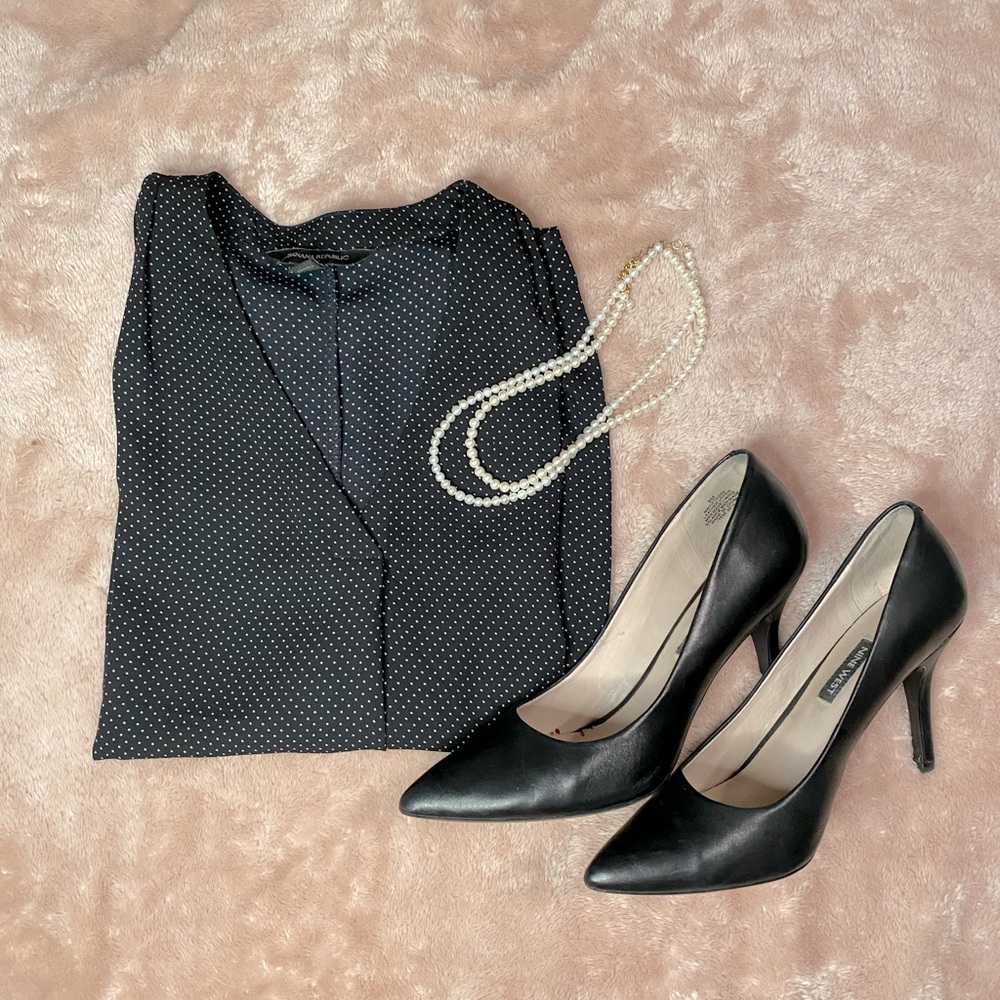 Banana Republic petite sleeveless black blouse